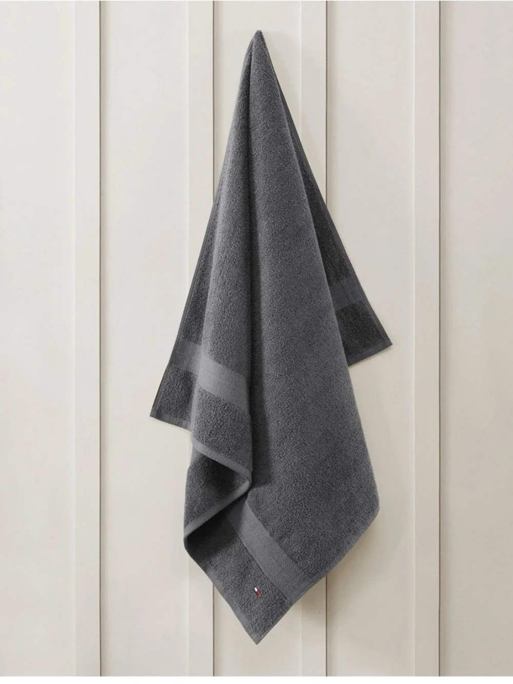 Tommy Hilfiger Gray Luxury Cotton Bath Towel